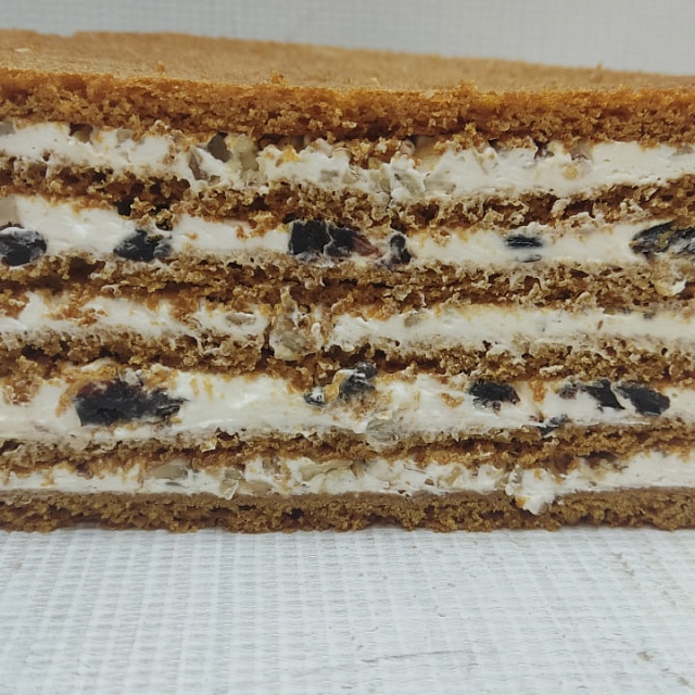 МЕДОВЫЙ с грецким орехом и черносливом